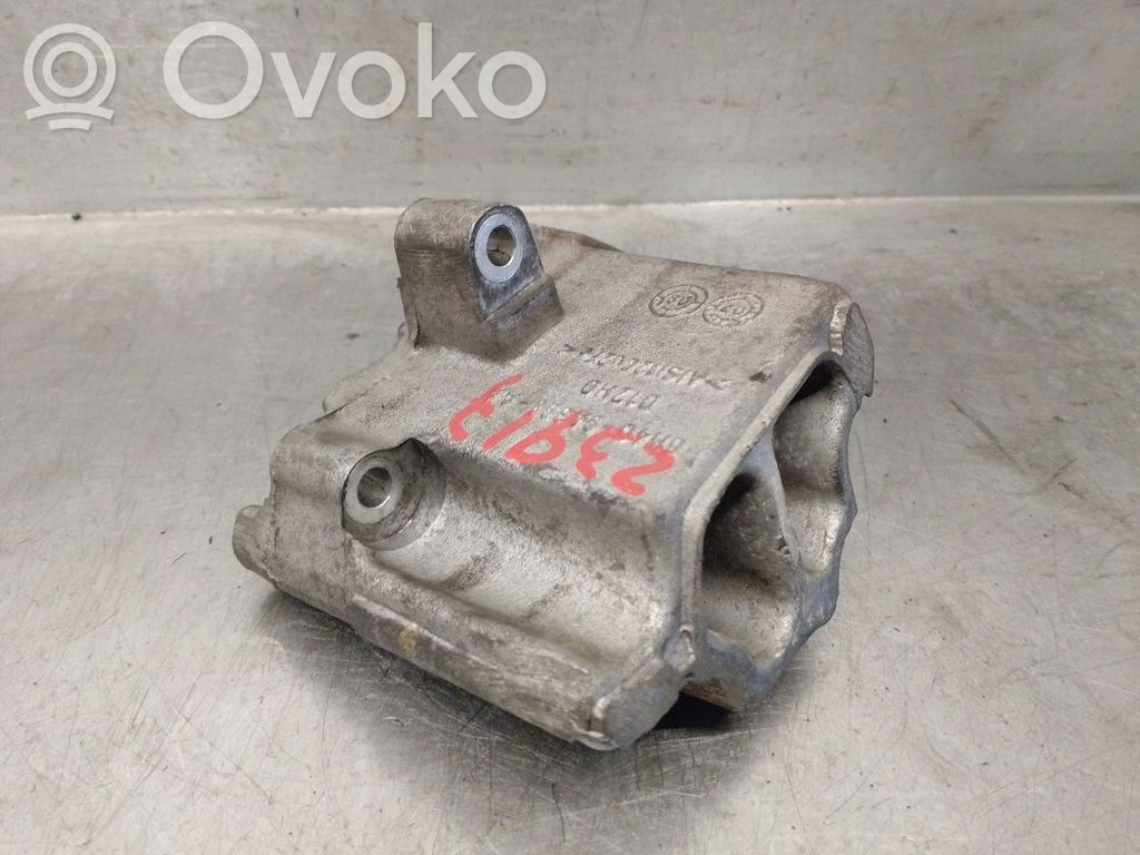 Land Rover Range Rover Sport L320 Engine mount bracket 