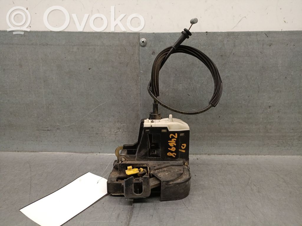 Renault Clio II Priekšpusē slēdzene 