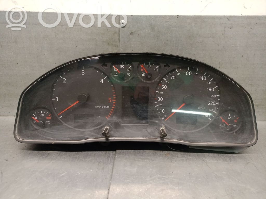 Audi A6 Allroad C5 Geschwindigkeitsmesser Cockpit 