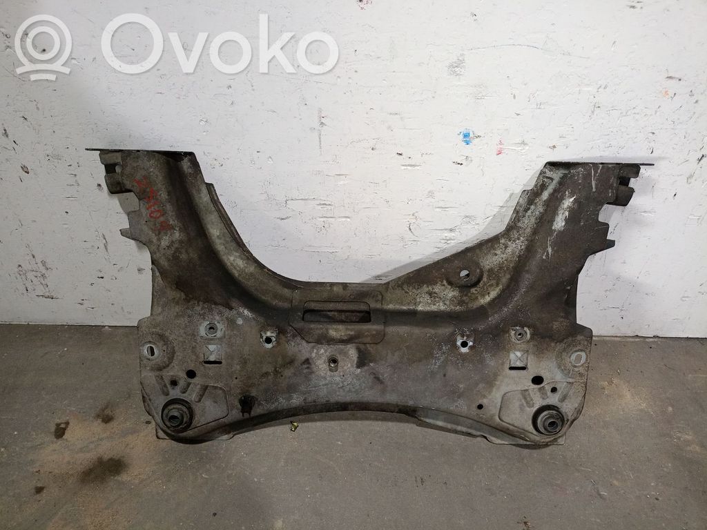Priekinis traversas   8200766078,8200766078