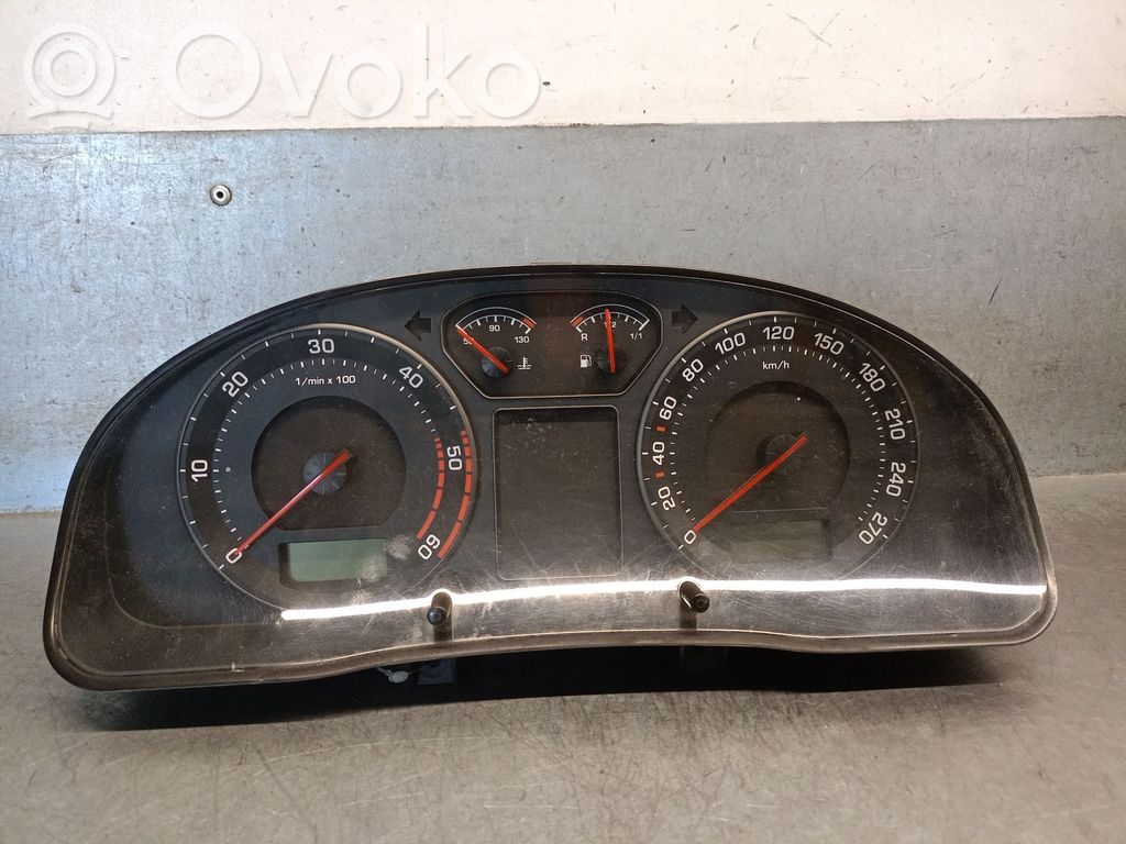 Skoda Superb B5 (3U) Nopeusmittari (mittaristo) 