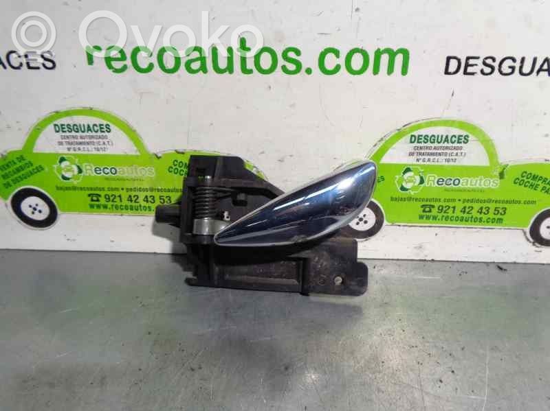Manecilla interna puerta delantera