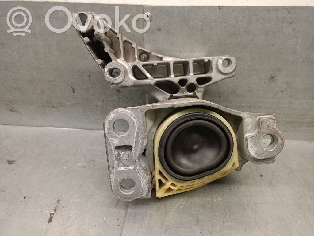 Renault Fluence Engine mount bracket 