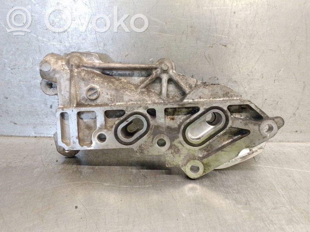 Mazda CX-7 Oil filter mounting bracket 