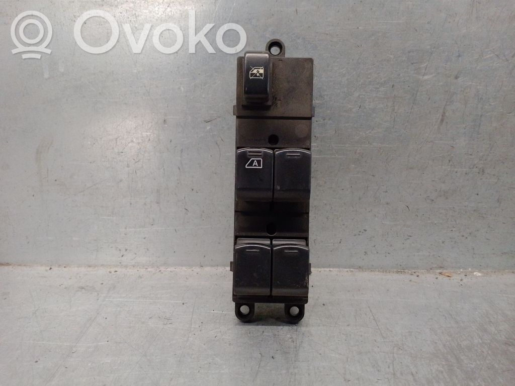 Nissan Note (E11) Electric window control switch 