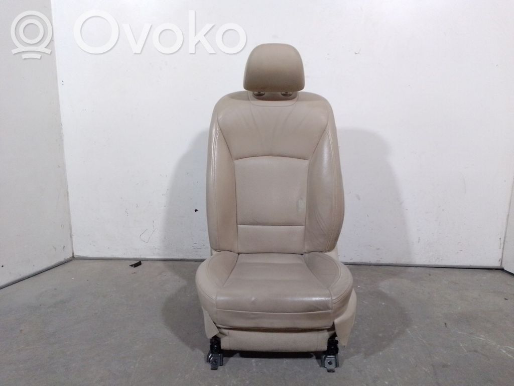 Kuljettajan istuin   64110AL070,64110AL070
