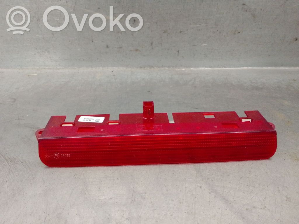 Fiat 500E Third/center stoplight 