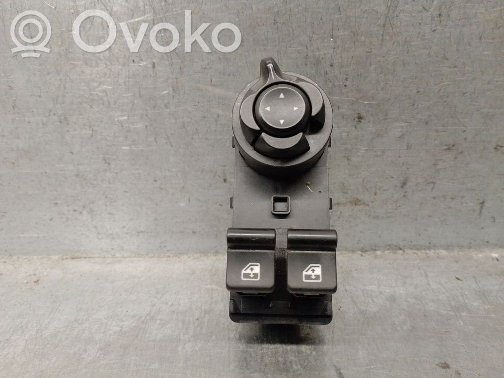 Fiat 500E Electric window control switch 