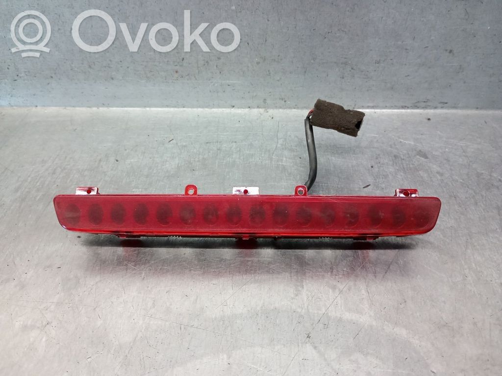 KIA Carens I Third/center stoplight 