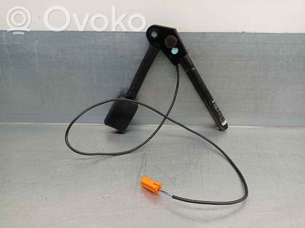Ford Focus Front seatbelt buckle 