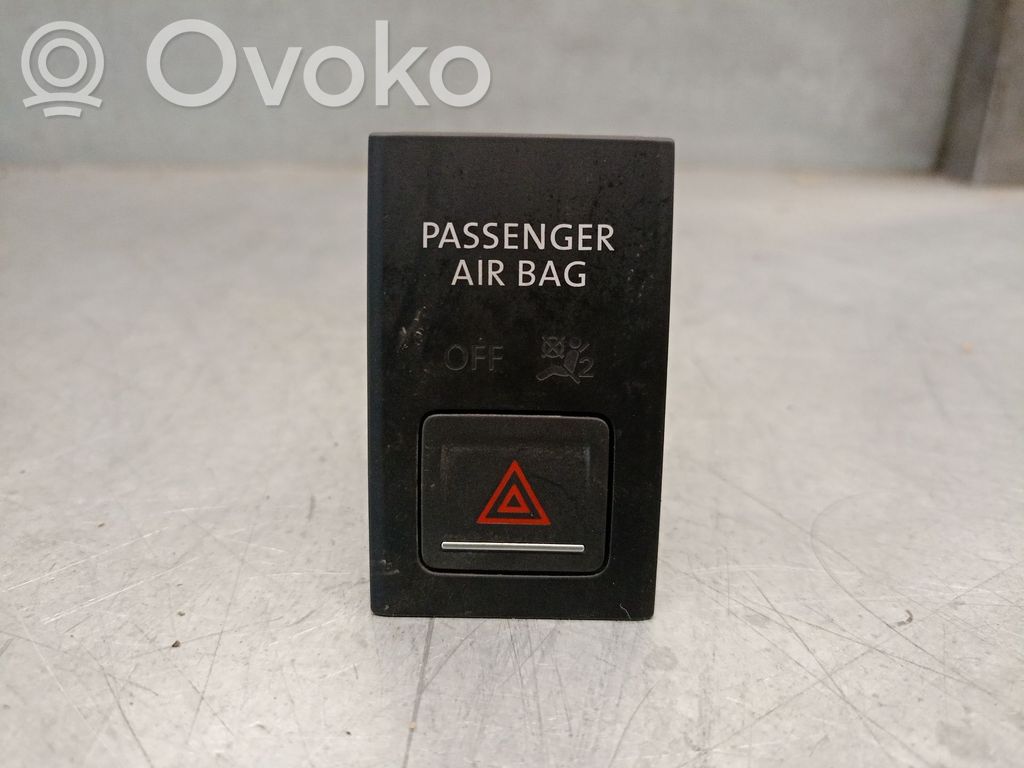 Volkswagen Scirocco Hazard light switch 
