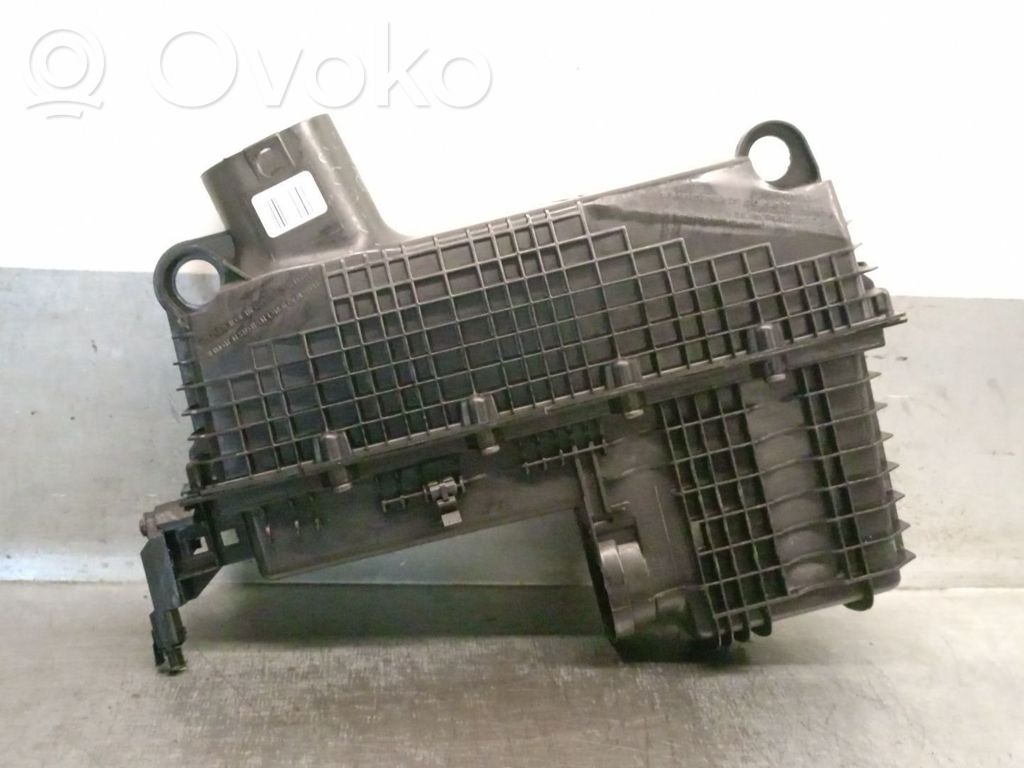 Renault Clio III Air filter box 