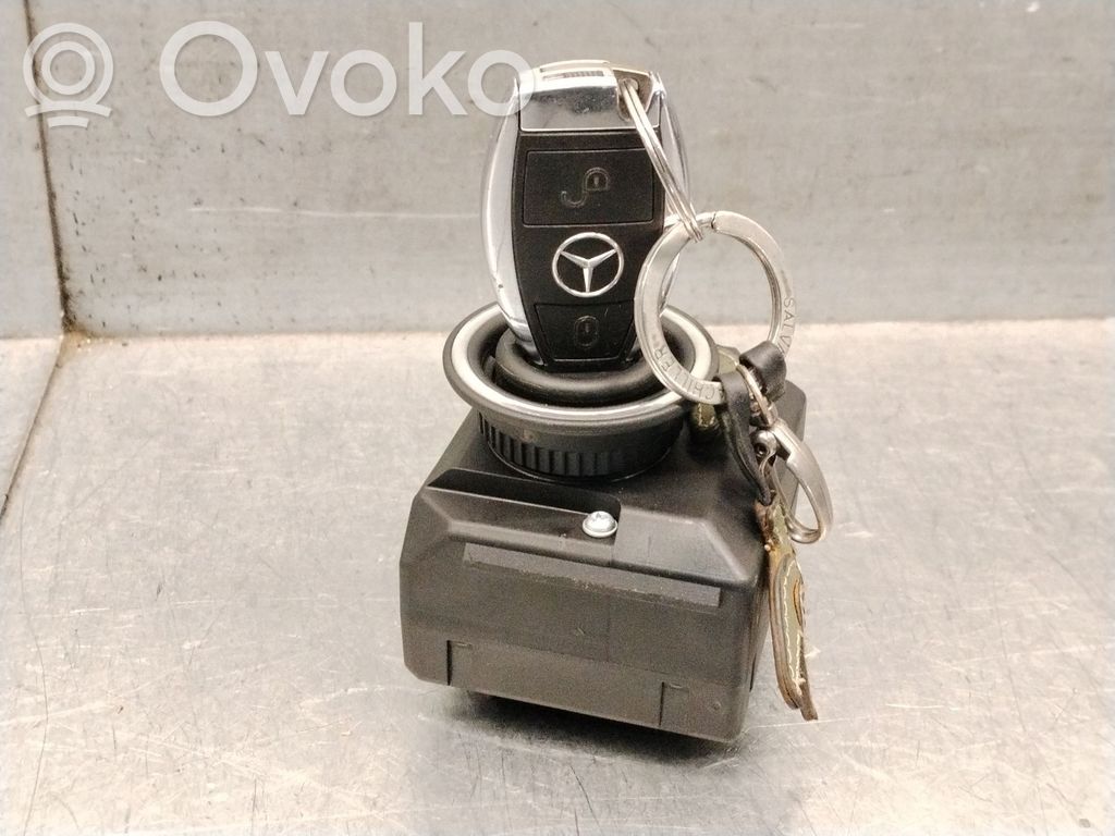 Mercedes-Benz C W204 Contact aprindere 