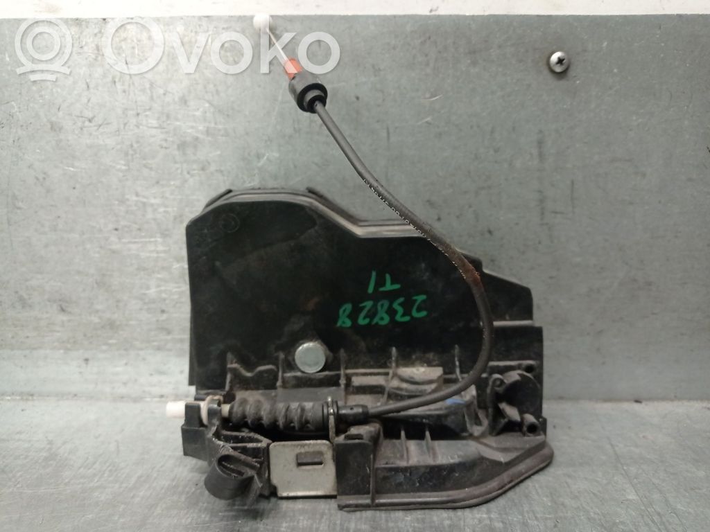 BMW 7 E65 E66 Takaoven lukko 