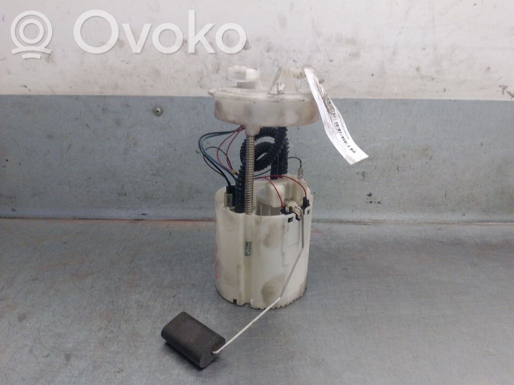 Nissan Almera N16 Polttoainesäiliön pumppu