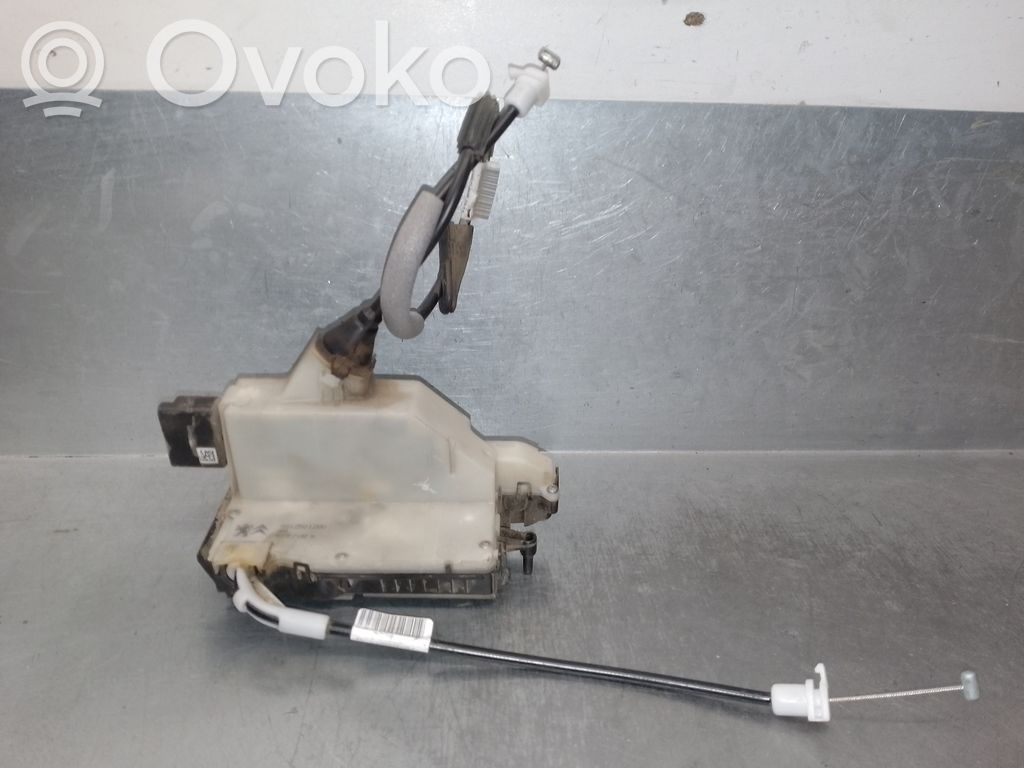 Peugeot 208 I Takaoven lukko 