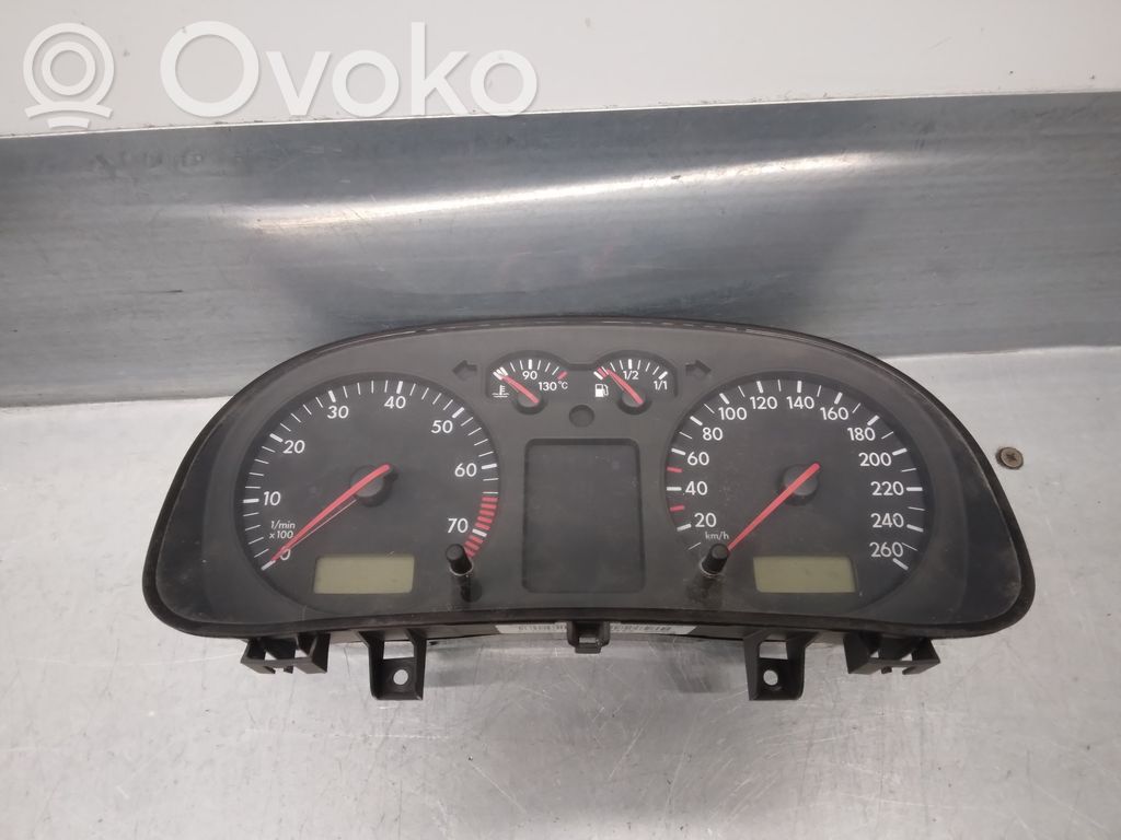 Volkswagen Golf SportWagen Speedometer (instrument cluster) 