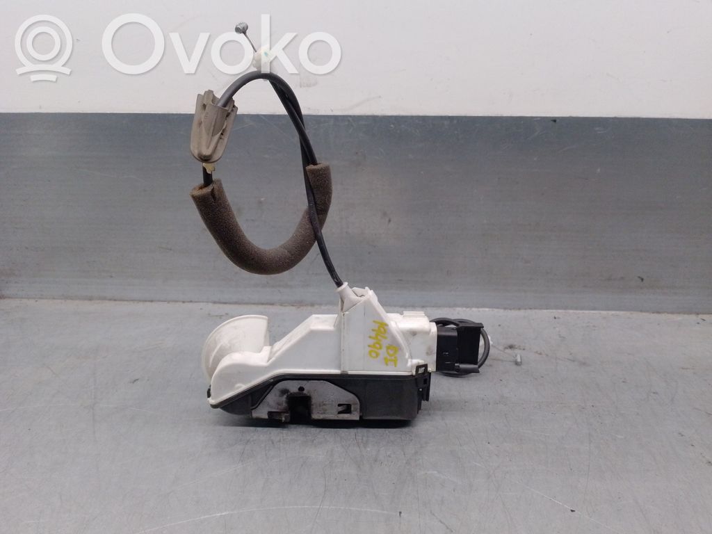 Peugeot 5008 Front door lock 