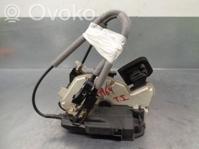 Volkswagen Polo V 6R Rear door lock 