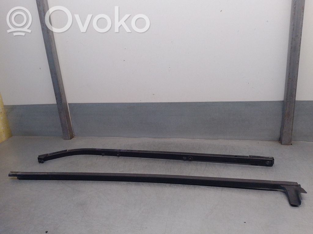 Mercedes-Benz Vito Viano W447 Liukuoven ylempi rullaohjain/sarana 
