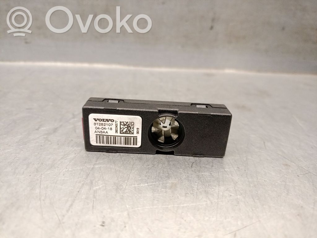 Volvo V40 Radion antenni