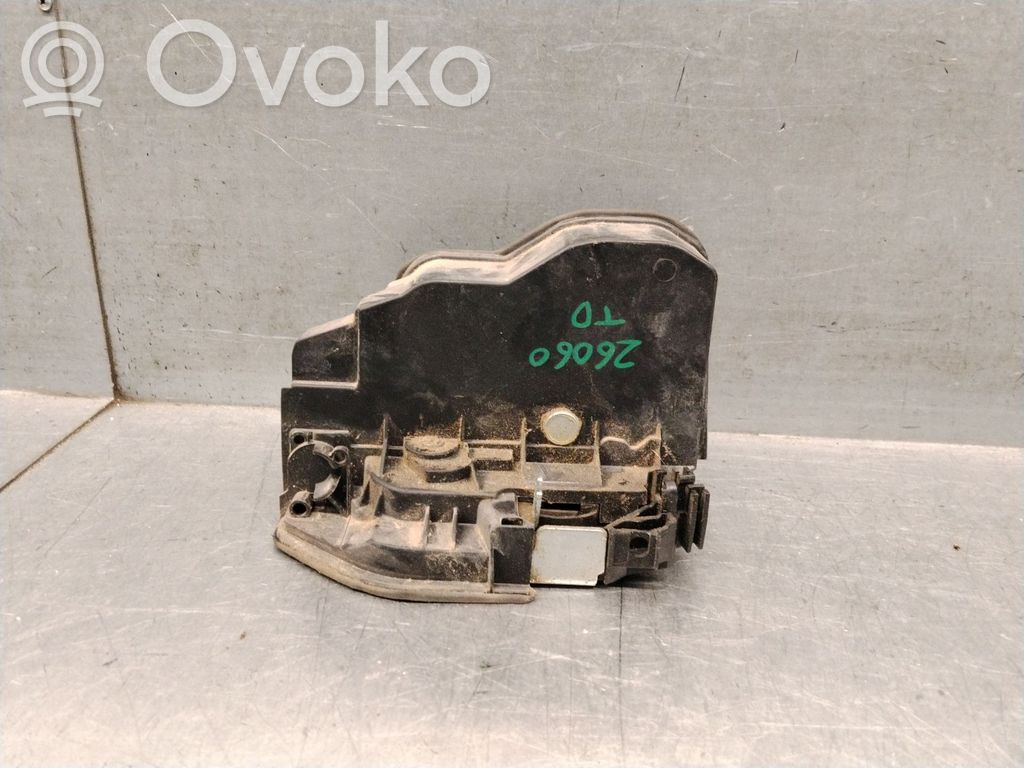 BMW X3 F25 Takaoven lukko 