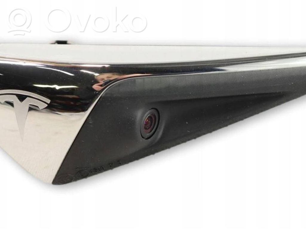 Tesla Model S Šoninio sparno kamera 