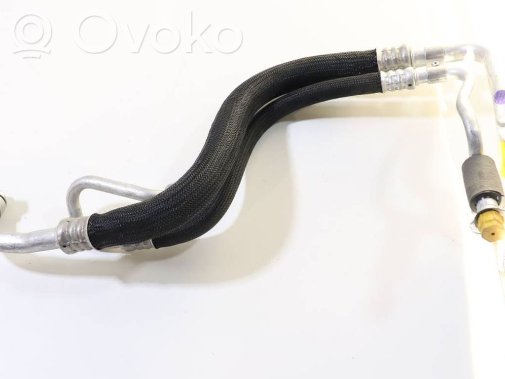 Tesla Model Y Ilmastointilaitteen putki (A/C) 