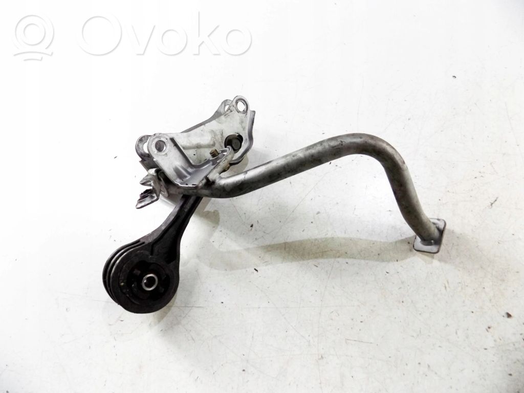 Engine mounting bracket