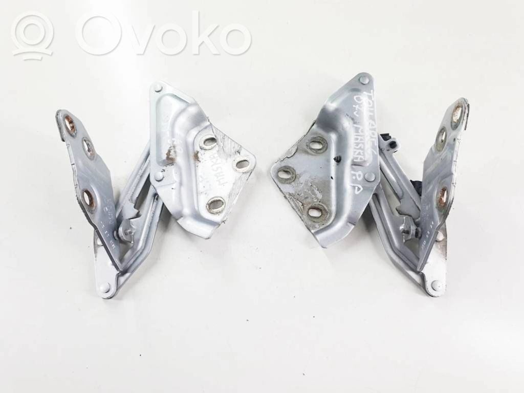 Volkswagen Touareg I Engine bonnet/hood hinges 