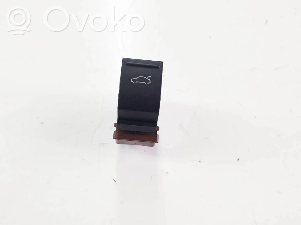 Volkswagen PASSAT B7 Tailgate opening switch 