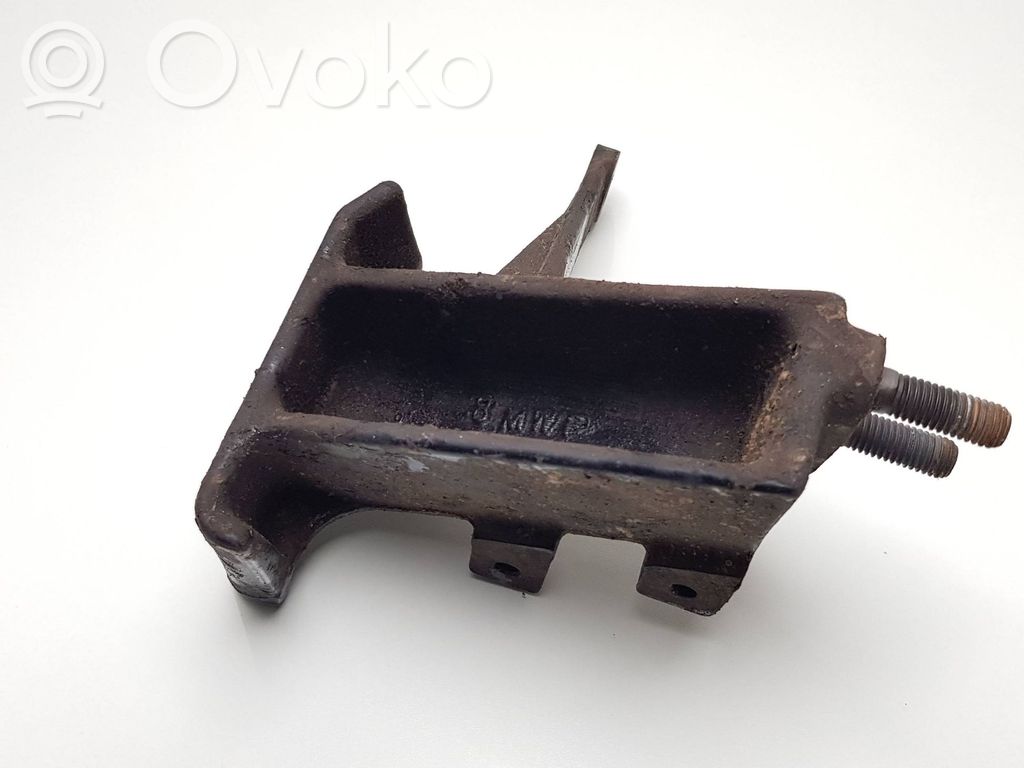 Volvo S80 Engine mounting bracket 