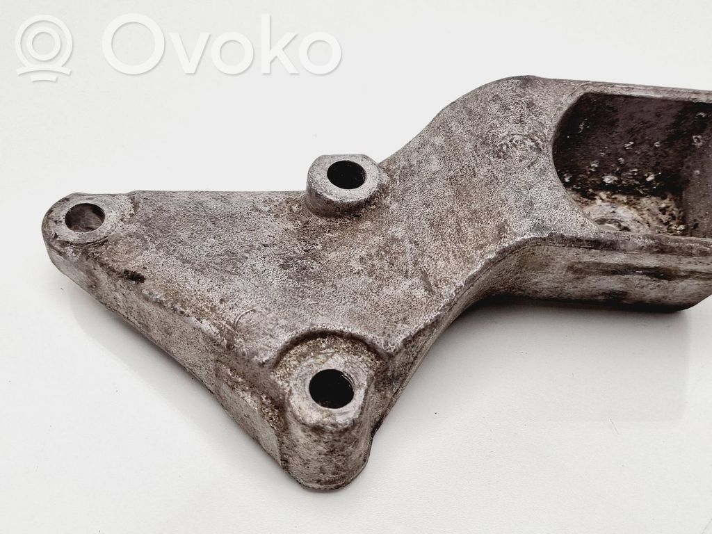 Citroen Xsara Picasso Engine mounting bracket 