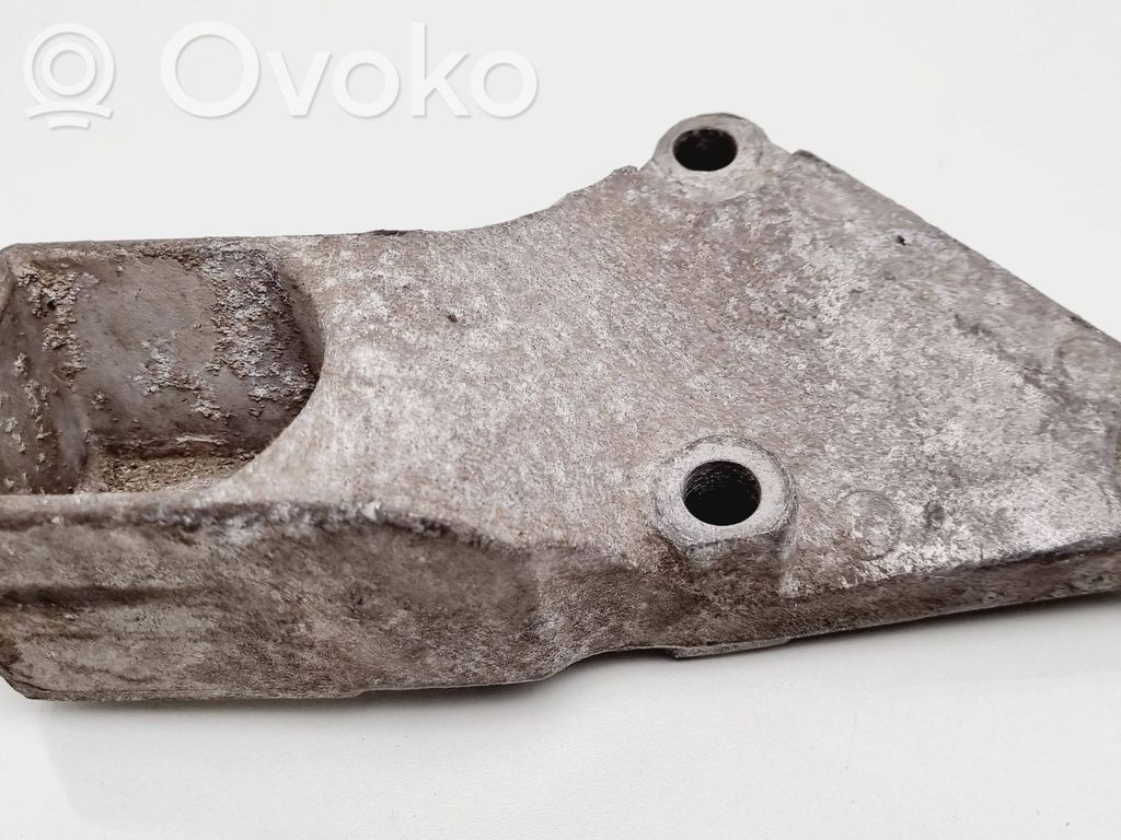 Citroen Xsara Picasso Engine mounting bracket 