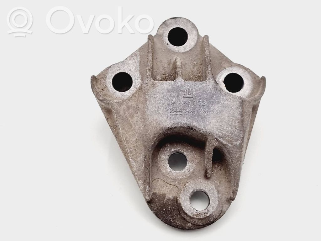 Opel Vectra B Engine mounting bracket 