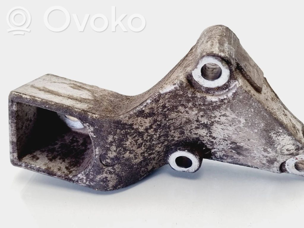 Citroen Berlingo Engine mounting bracket 