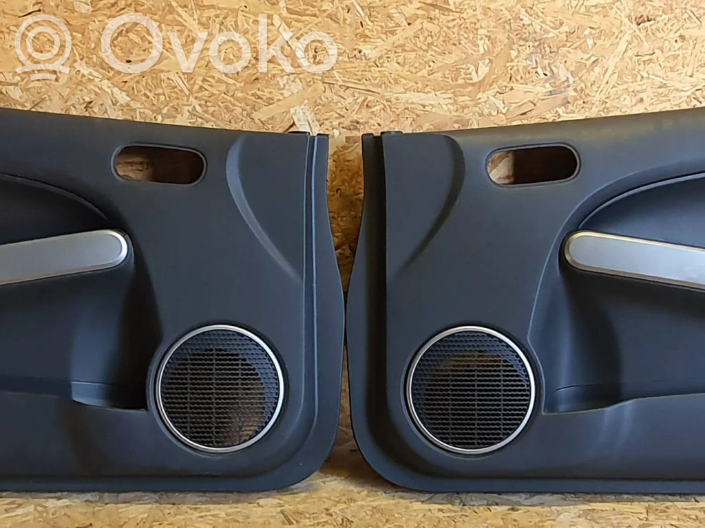 Mazda 2 Oviverhoilusarja 