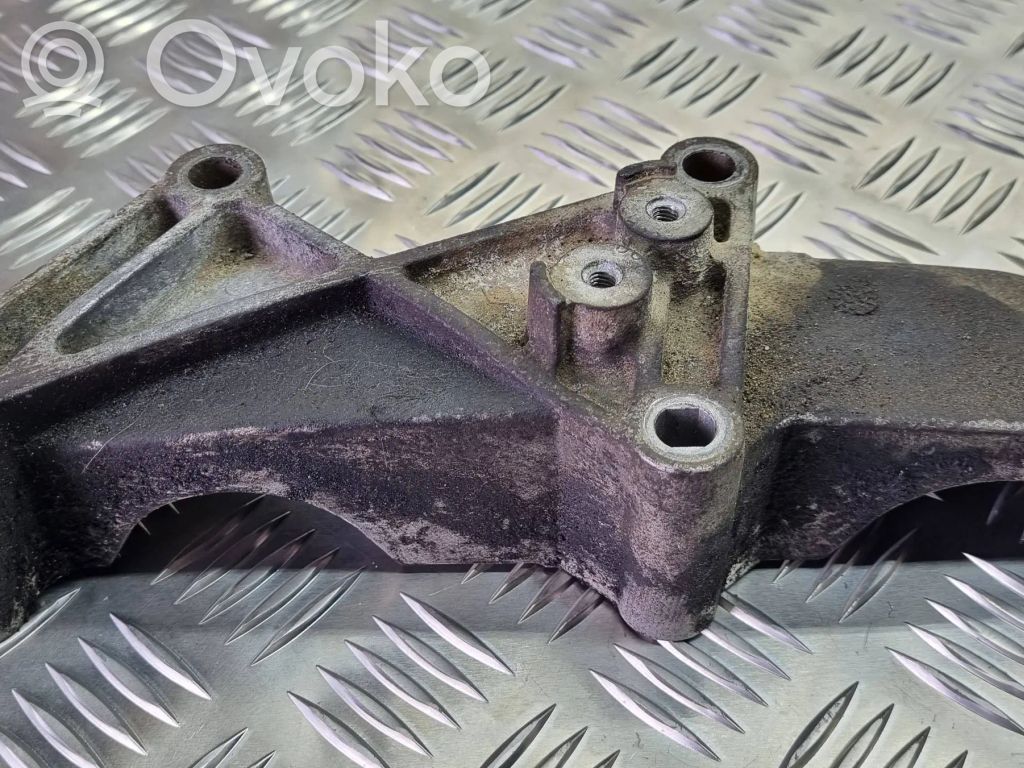 Opel Movano A Engine mounting bracket 