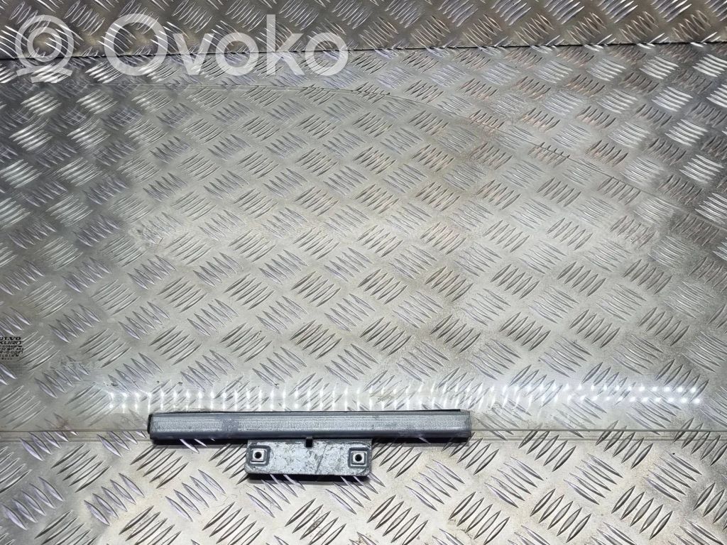 Volvo 440 Front door window glass four-door 