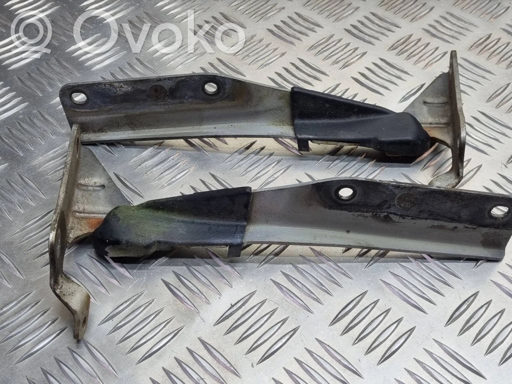 Subaru Forester SF Dzinēja pārsega eņģe (-es) 