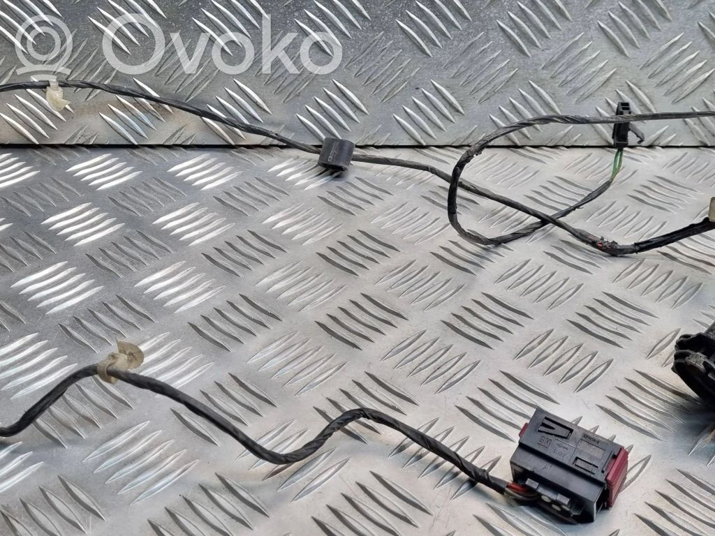 Opel Astra H Wiązka przewodów drzwi tylnych 