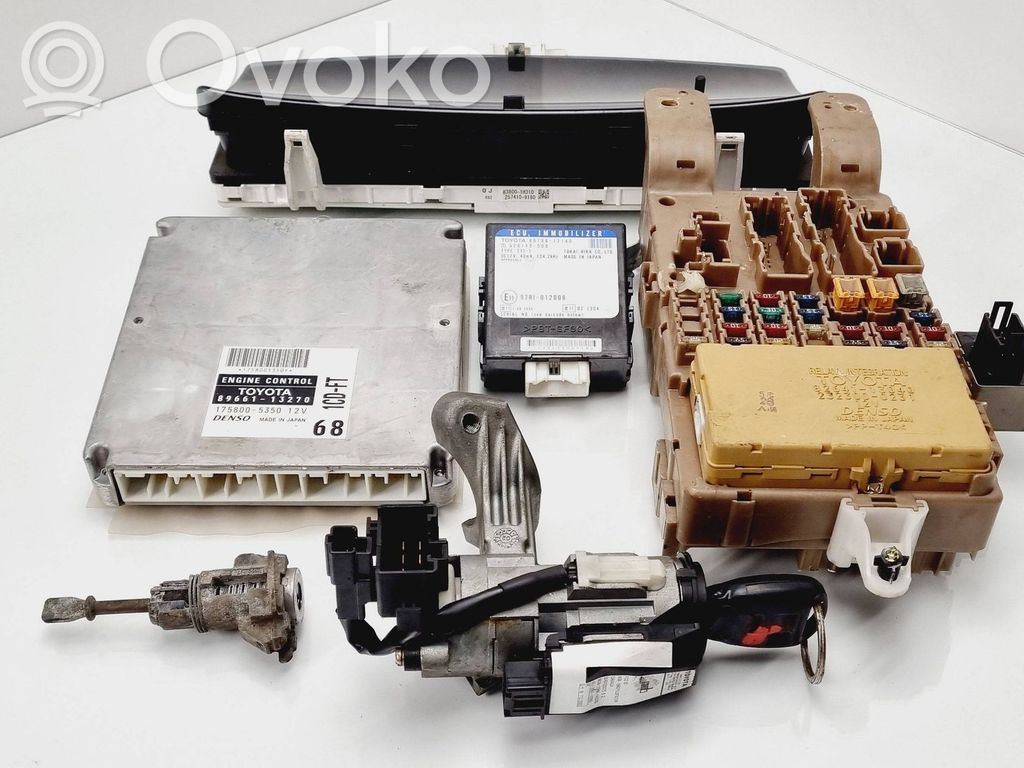 Toyota Corolla E120 E130 Moottorinohjausyksikön sarja ja lukkosarja 