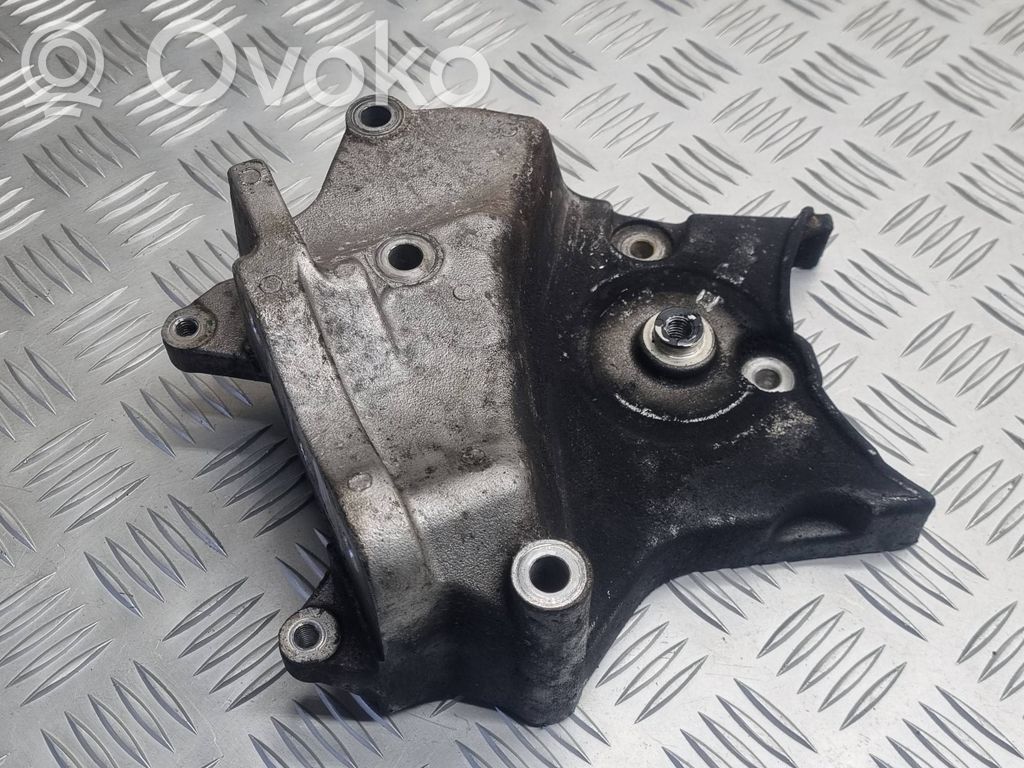 Opel Vectra C Moottorin kiinnikekorvake (käytetyt) 
