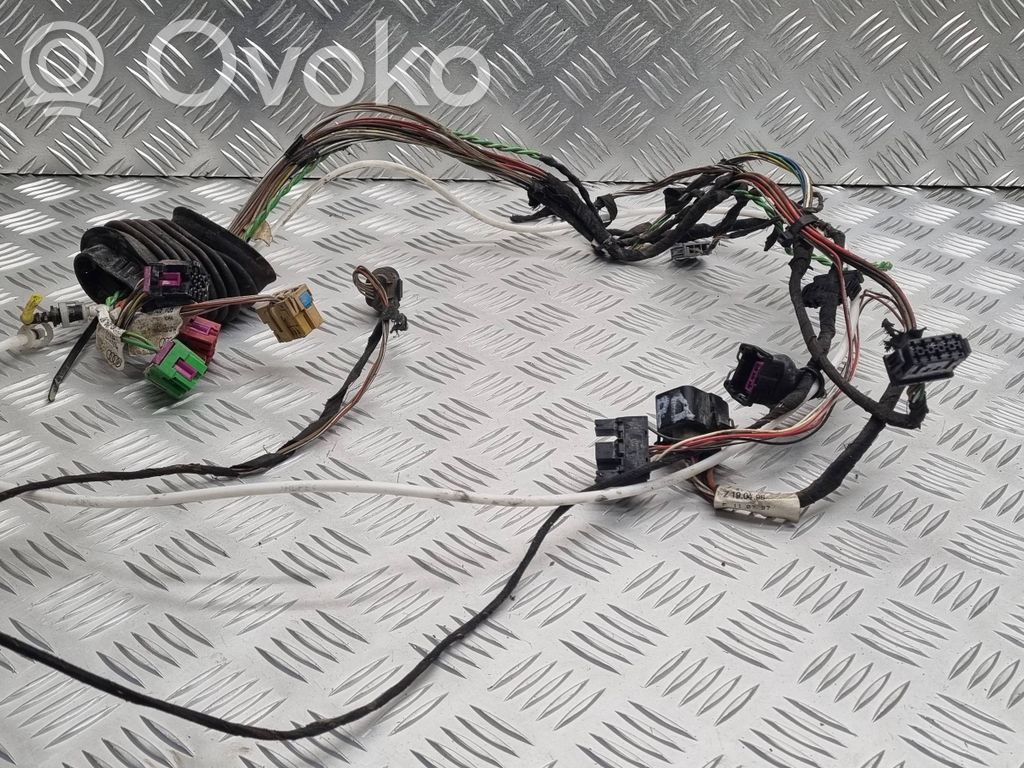 Etuoven johtosarja   8D0971663AM,8D1971733AE,8D1972235E,8D1971807BQ