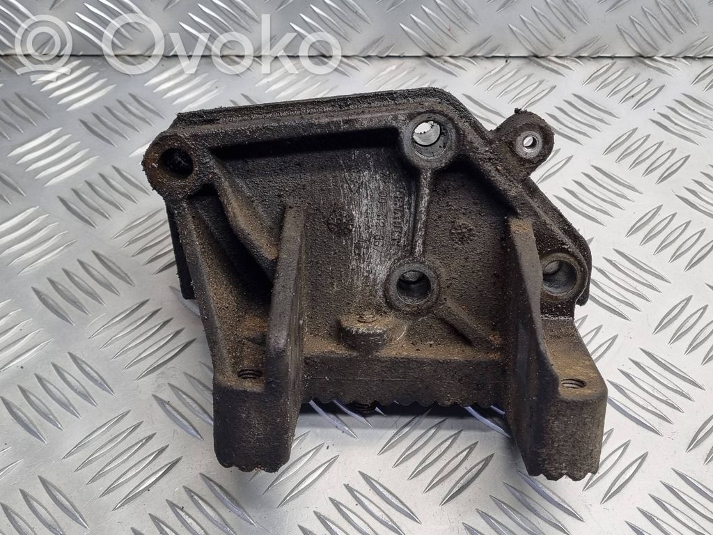 Opel Movano A Engine mounting bracket 