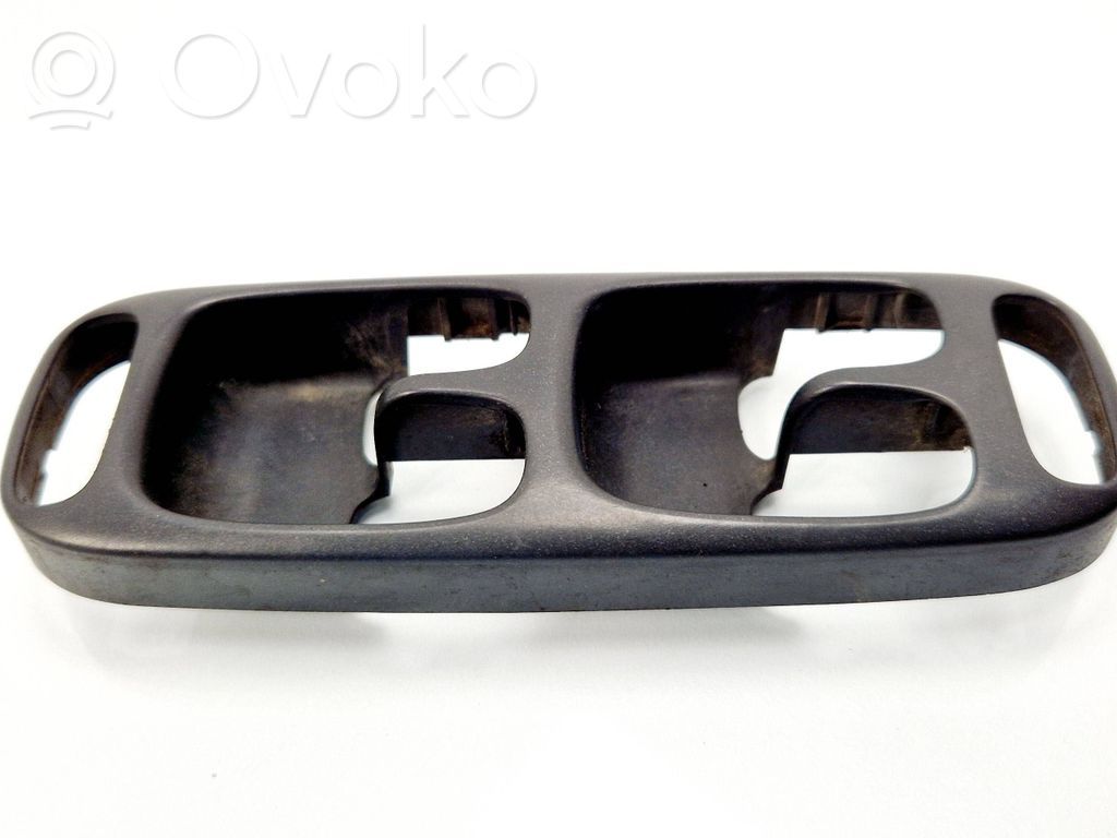 Volvo S70  V70  V70 XC Ramka przycisków otwierania szyby drzwi przednich 
