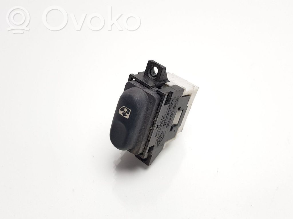 Electric window control switch   7700875677