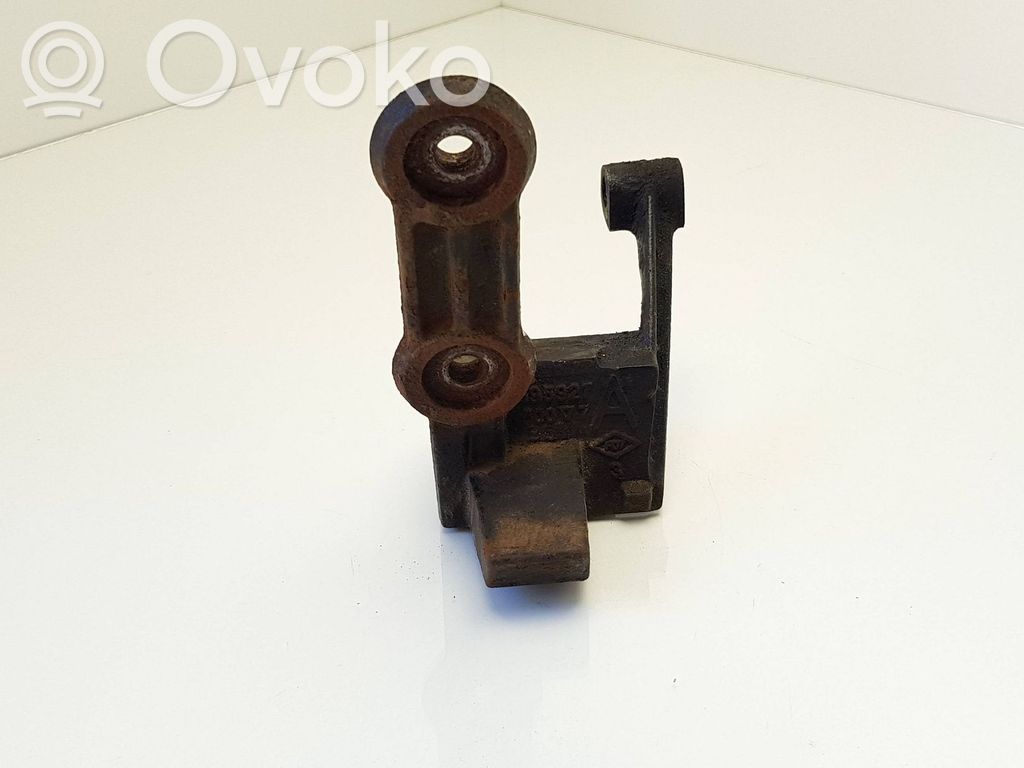 Peugeot 307 Engine mounting bracket 