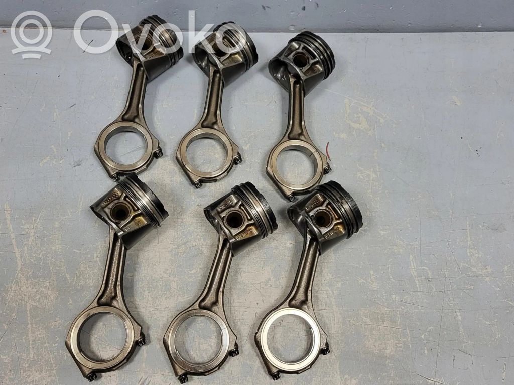 Piston with connecting rod   059J