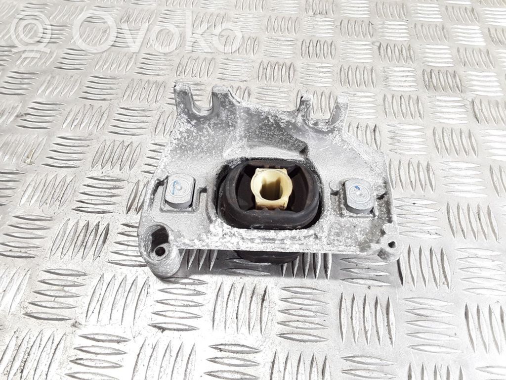 Renault Captur Engine mount bracket 
